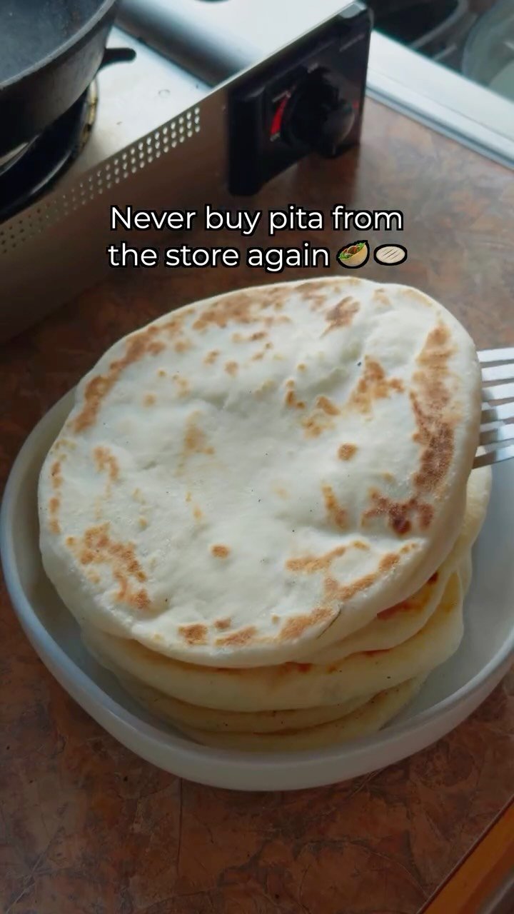 sarahsvegankitchen_ 게시물 이미지: I’m never buying pita from the store again 🫓...