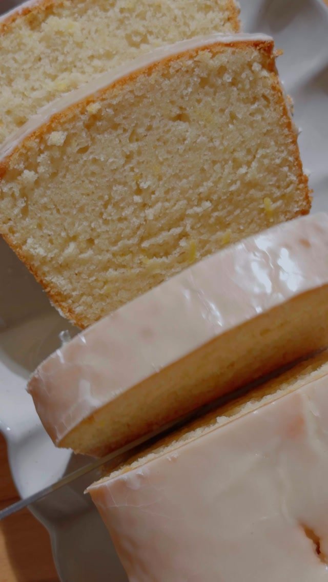 sarahsvegankitchen_ 게시물 이미지: Iced Lemon Loaf 🍋 Comment “LEMON” to get this...
