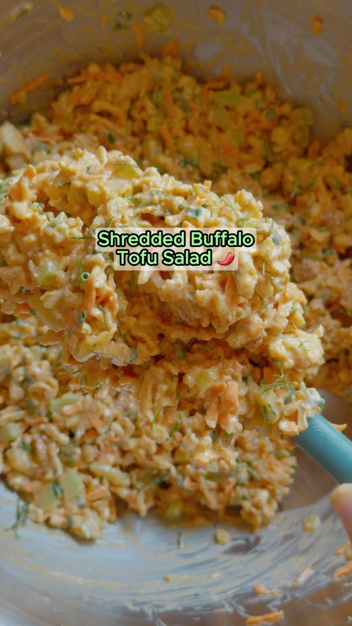 sarahsvegankitchen_ 게시물 이미지: Buffalo Ranch Tofu Salad 🌶️ Comment “TOFU” to...