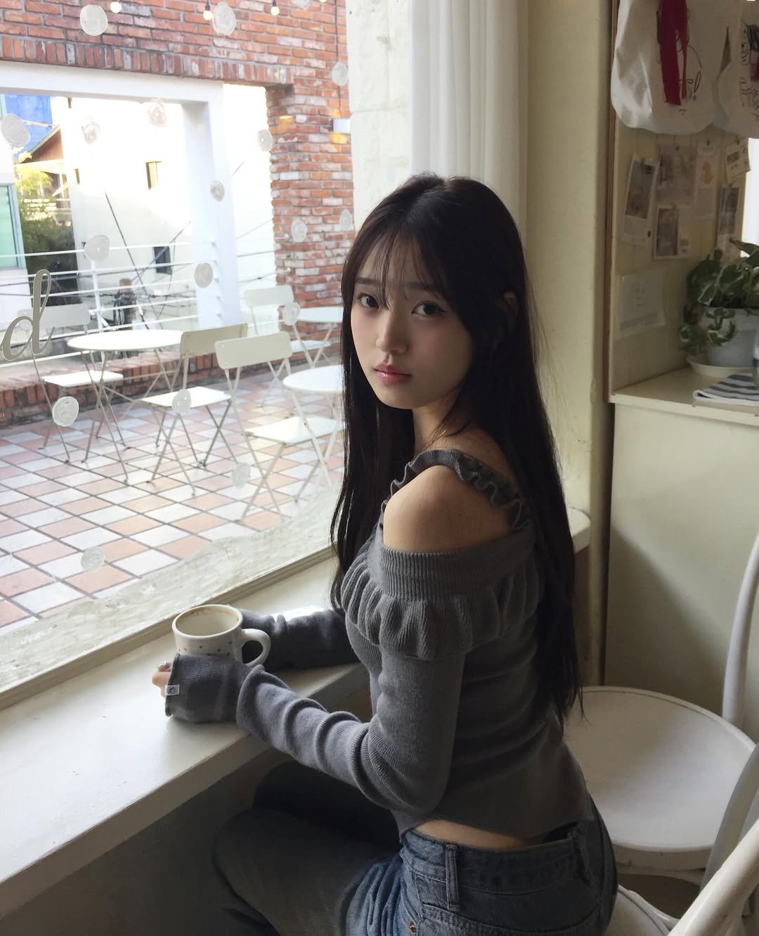 Photo shared by tracy 손수민 on January 09, 2026 tagging @threetimess. May be an image of one or more people, hair and top.