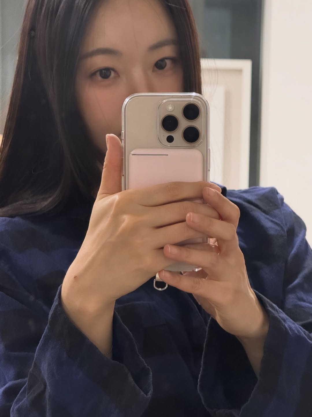 Photo by 김사랑 sarang Kim. on November 16, 2025. May be a selfie of one or more people, hair, phone, mirror and text.