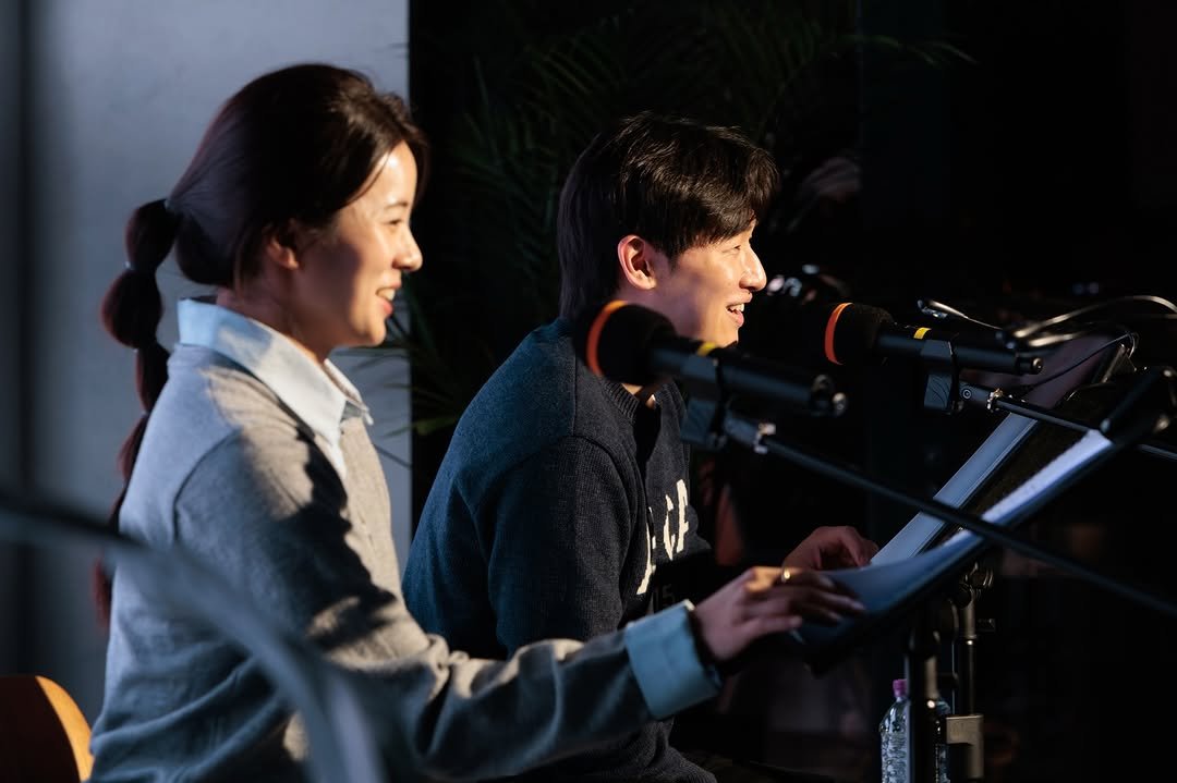 Photo by 서울문화재단 서울예술인지원센터 on December 07, 2025. May be an image of one or more people, people studying, microphone and text.