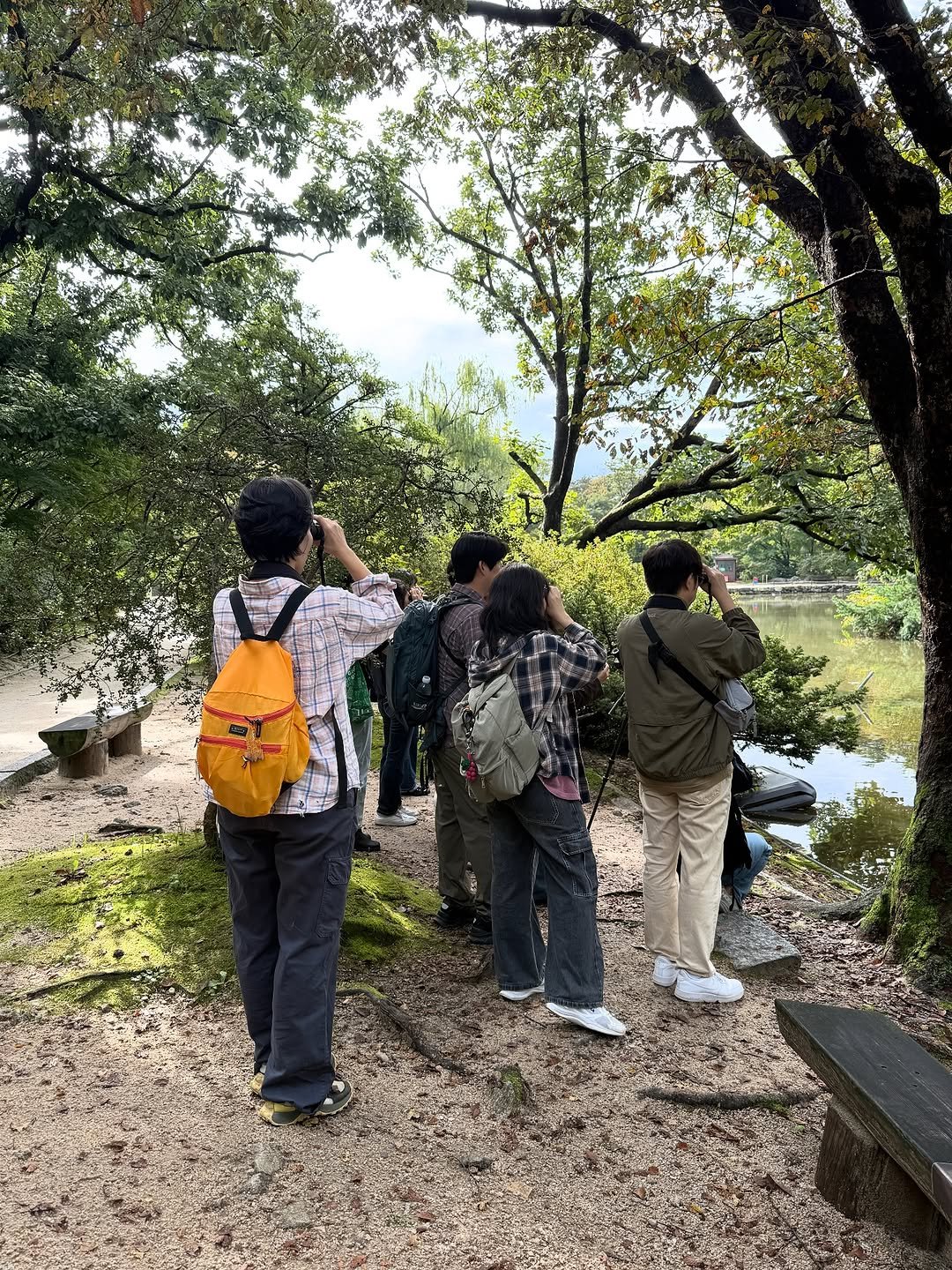 Photo shared by 서울문화재단 서울예술인지원센터 on October 17, 2025 tagging @bewithtree. May be an image of binoculars, park and text.