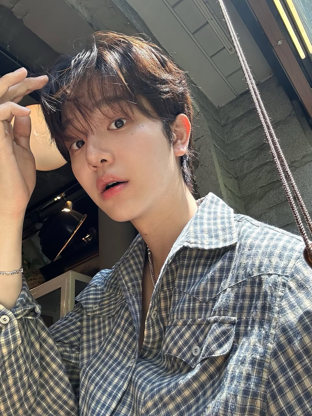 Photo by 사선웅 on August 19, 2025. May be an image of 1 person, hair, bolo tie and text.
