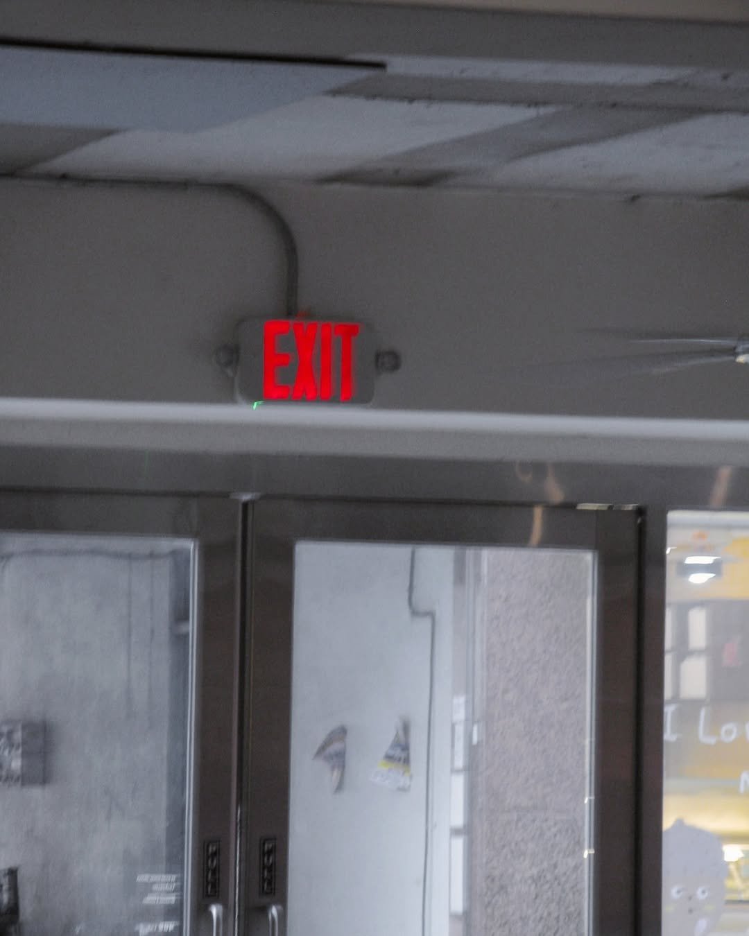 Photo by 사선웅 on March 22, 2025. May be an image of turnstile, hallway and text.