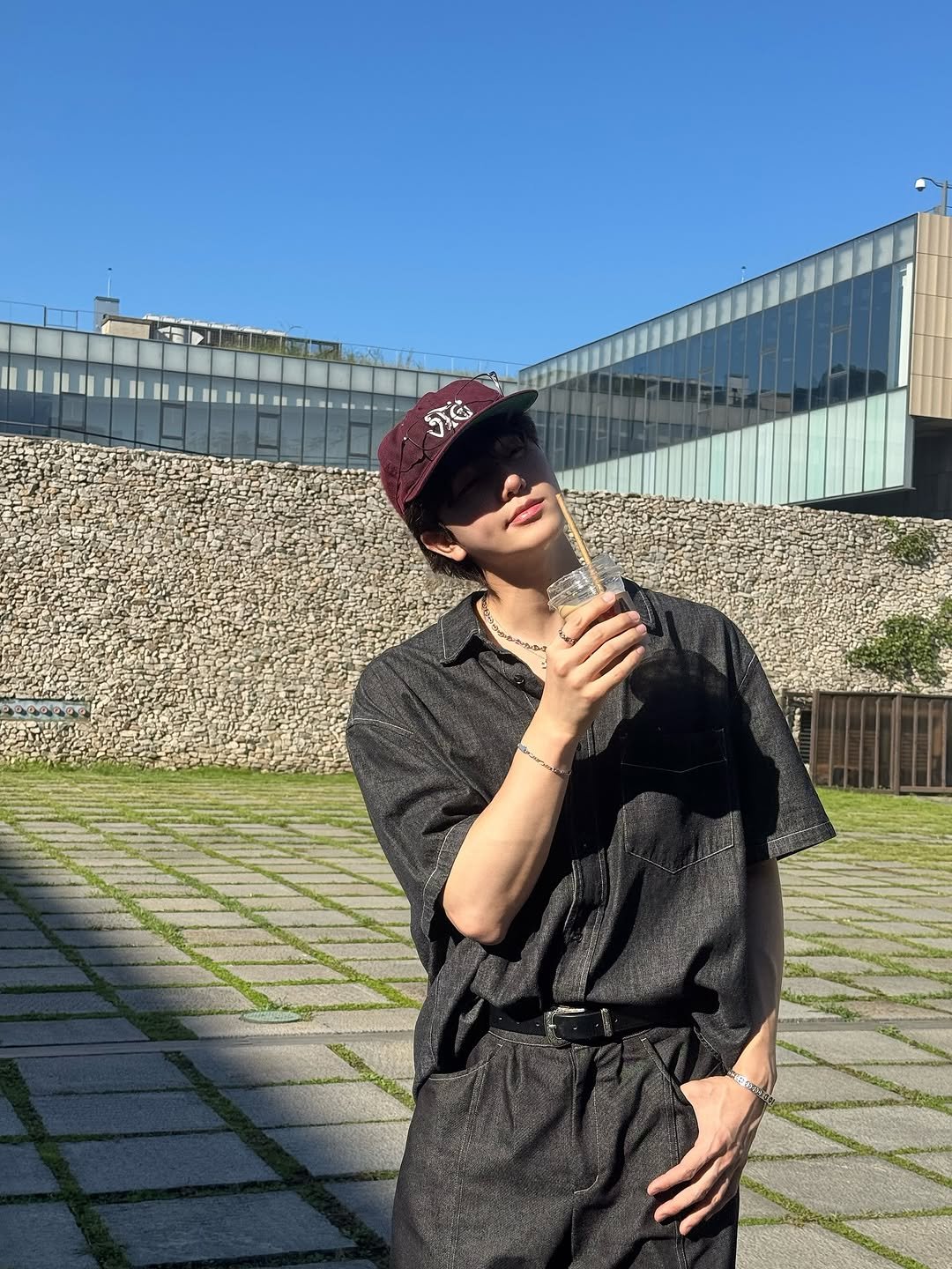 Photo by 사선웅 on September 17, 2025. May be an image of 1 person, hat, shorts, sweatpants and text.