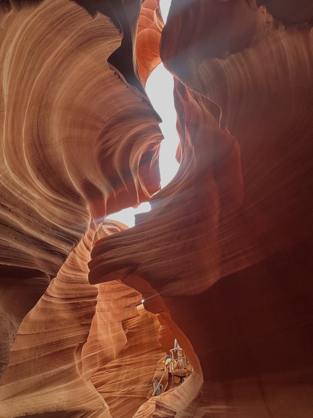 Photo by 사선웅 on August 12, 2025. May be an image of Lake Powell and text.