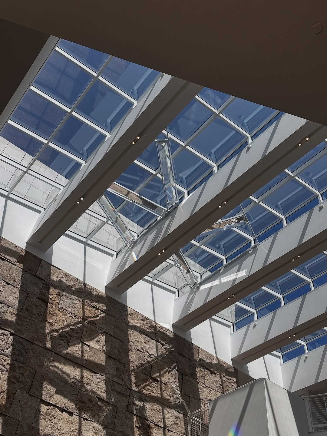 Photo by 사선웅 in Getty Center. May be an image of text.