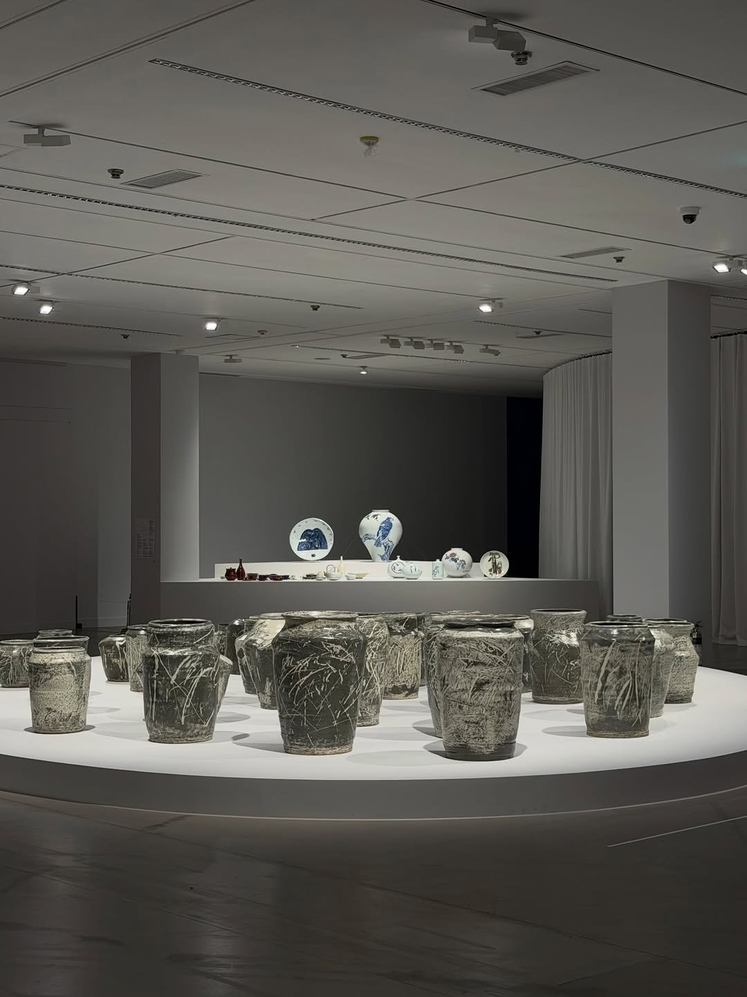 Photo by 서눙 in 국립현대미술관 National Museum Of Contemporary Art,Korea with @loewe, and @mmcakorea. May be an image of sculpture and text.