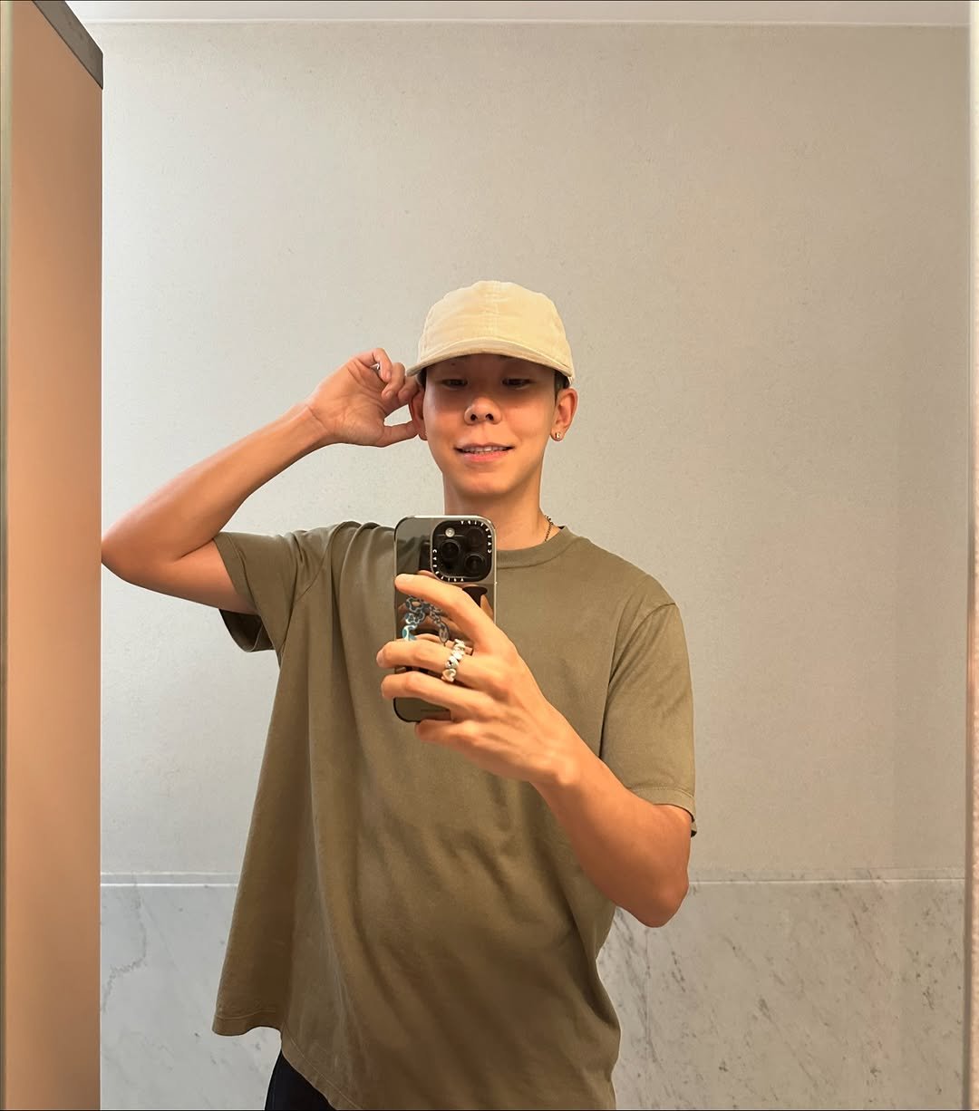 Photo by Loco | 로꼬 on November 26, 2025. May be a selfie of hat, mirror and text.