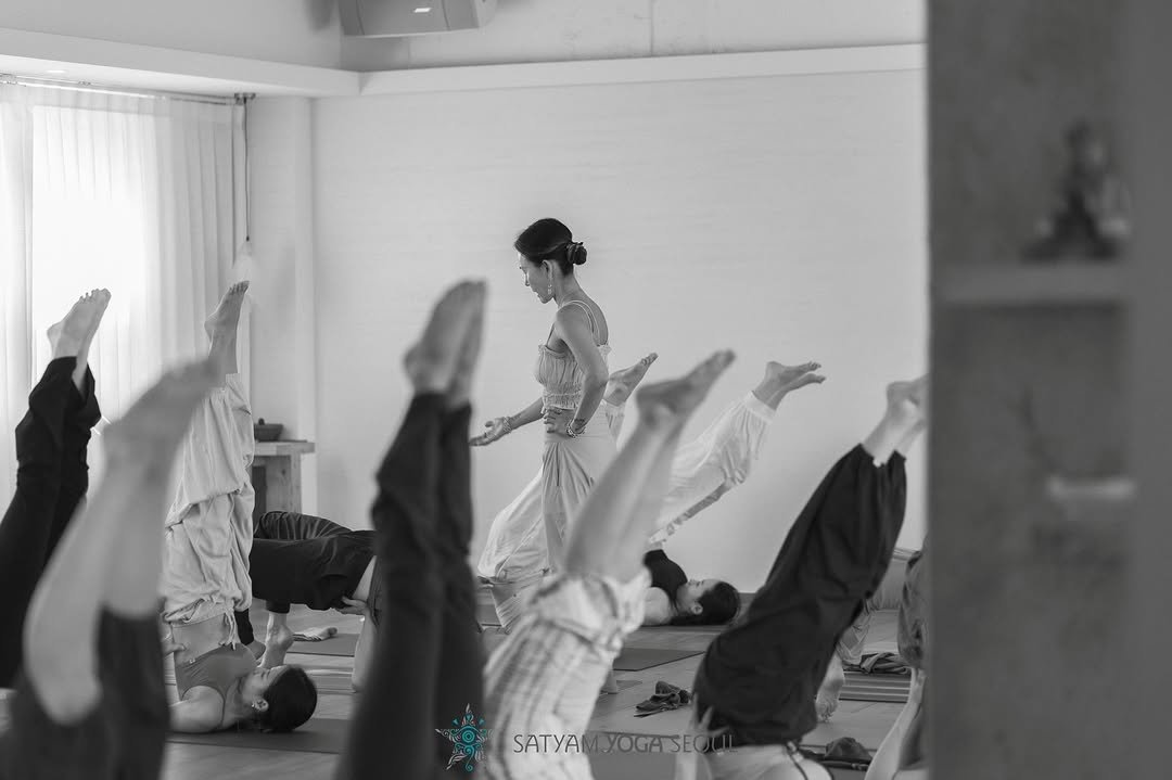 satyamyoga_seoul 게시물 이미지: 🌿
수련은 더 잘하기 위한 시간이 아니라,
잊고 지냈던 나를 다시 만나는 시간에...