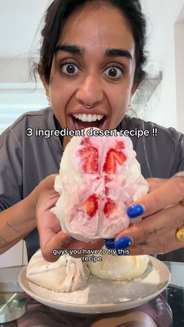 savannahsachdev 게시물 이미지: Ad “Pretend mochi?!?!” saw this online and...