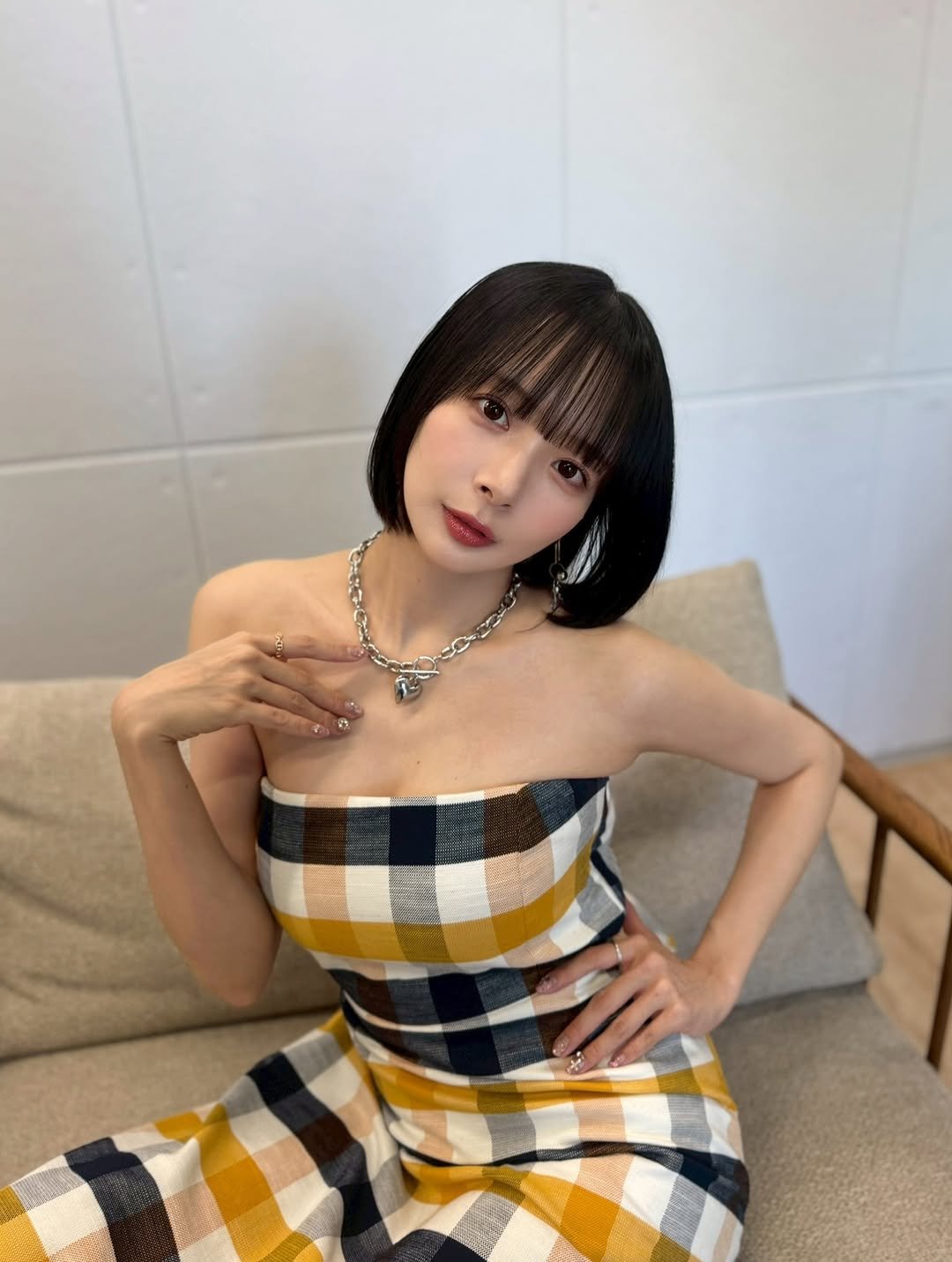 Photo by 岡田紗佳 on February 27, 2026. May be an image of one or more people, hair, dress and text.