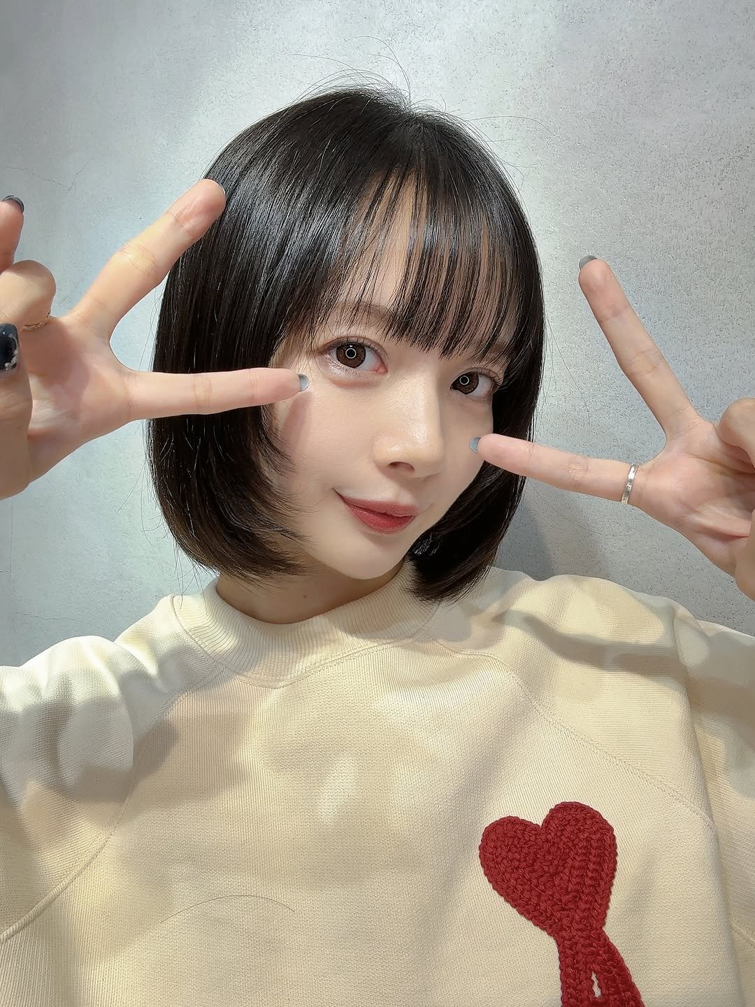 Photo by 岡田紗佳 on December 18, 2025. May be an image of one or more people, hair, top and text.