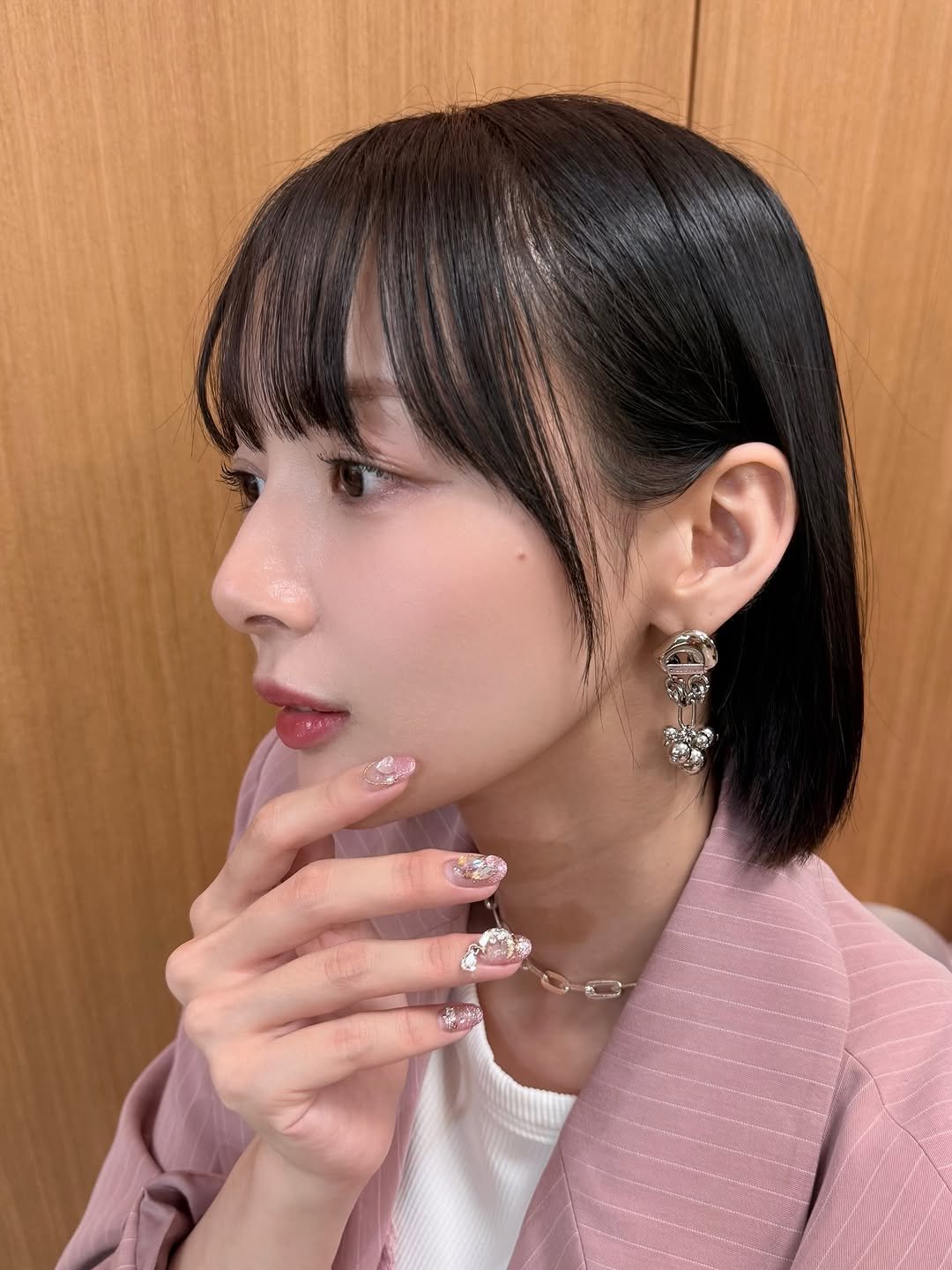 Photo by 岡田紗佳 on February 25, 2026. May be an image of one or more people, braids and text.