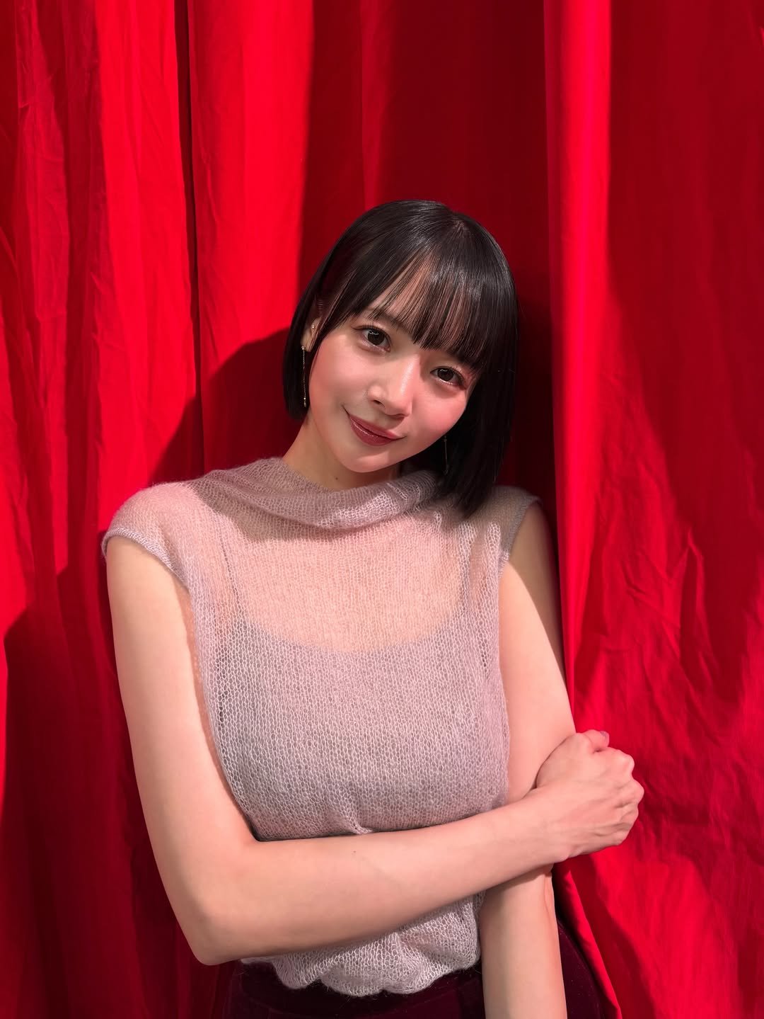 Photo by 岡田紗佳 on February 14, 2026. May be an image of one or more people, hair, curtains and text.