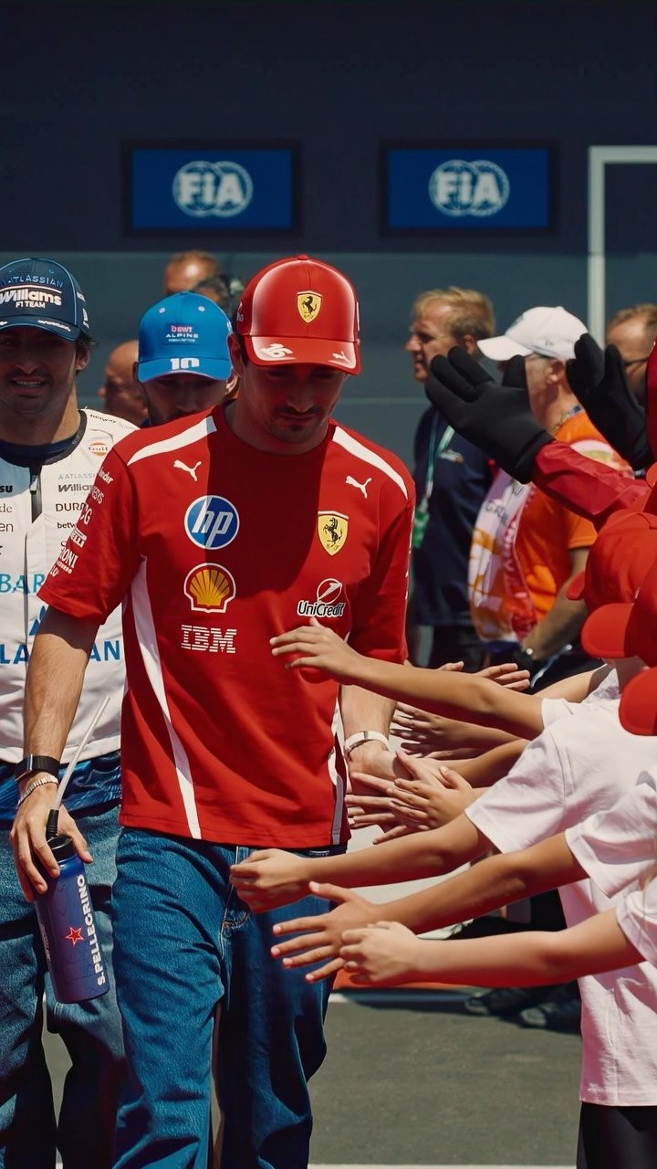 scuderiaferrari 게시물 이미지: High fives all round at the Hungaroring ✋