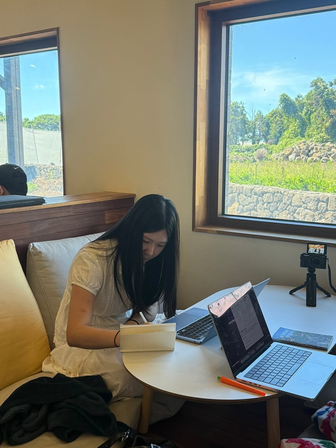 Photo by 알잘딱깔센 Seeun Lee (22) on July 31, 2025. May be an image of 2 people, people studying, table, desk, laptop, office and text.