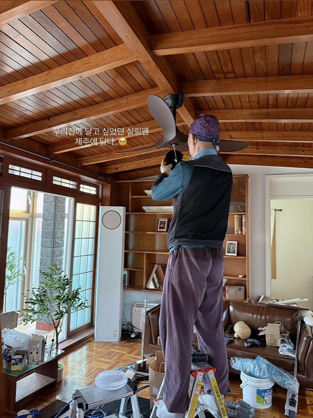 Photo by 알잘딱깔센 Seeun Lee (22) on July 15, 2025. May be an image of 1 person, indoors and text.