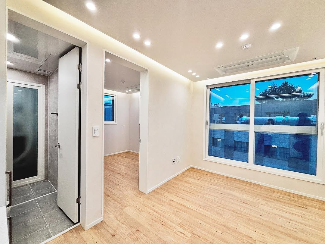 sea.realestate_ 게시물 이미지: 5000/130 투룸 신축 첫입주 오피 🤍💙
분양가능합니다...
