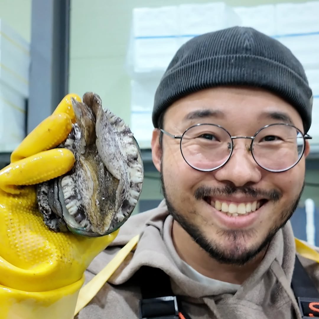 Photo by (4남매 털보아빠) 지철민 (주)바다좋은 on January 13, 2026. May be an image of fish, shellfish and text.