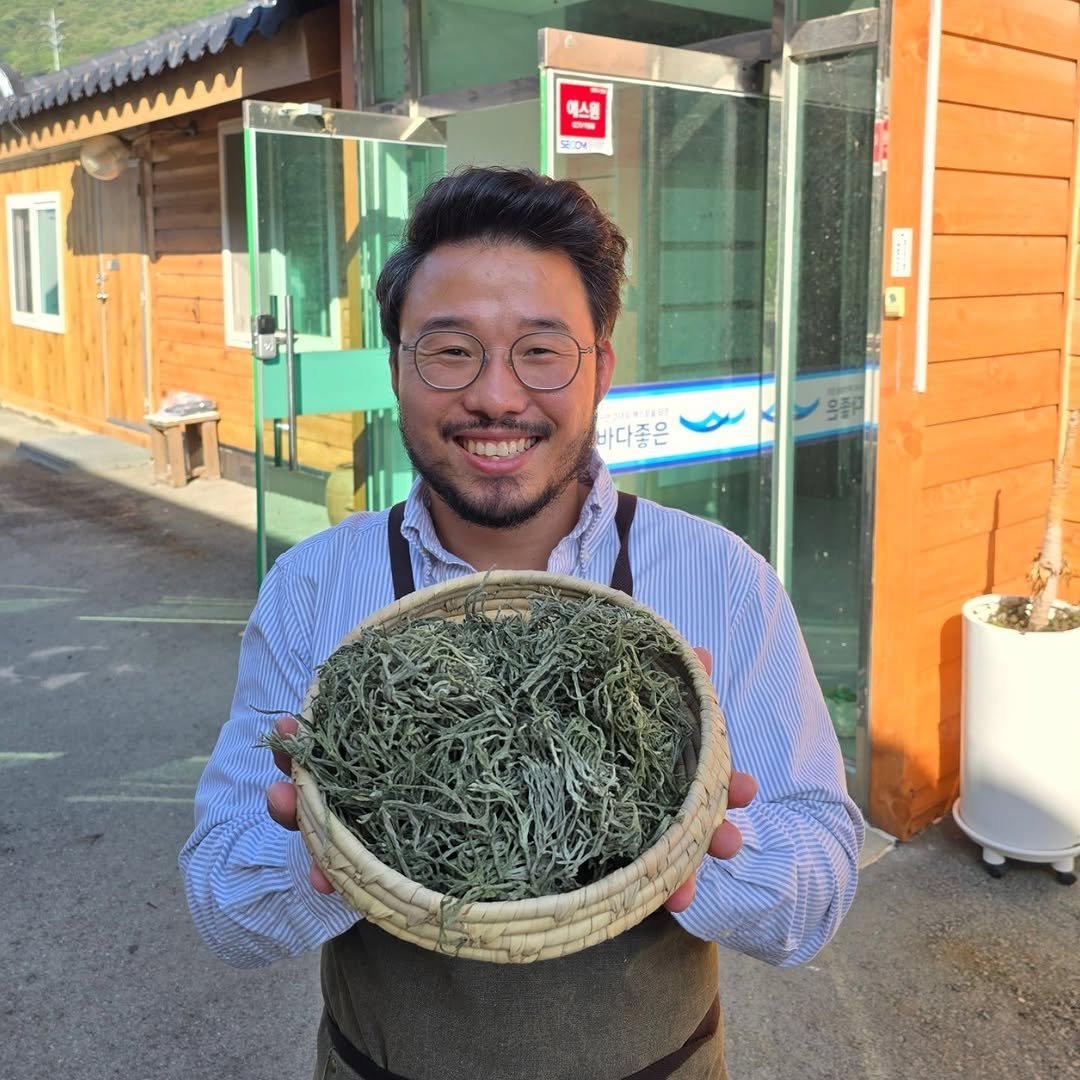 Photo by (4남매 털보아빠) 지철민 (주)바다좋은 on October 22, 2025. May be an image of seaweed and text that says '에스원 - - EID S 바다좋은 ٢١٥ 은'.