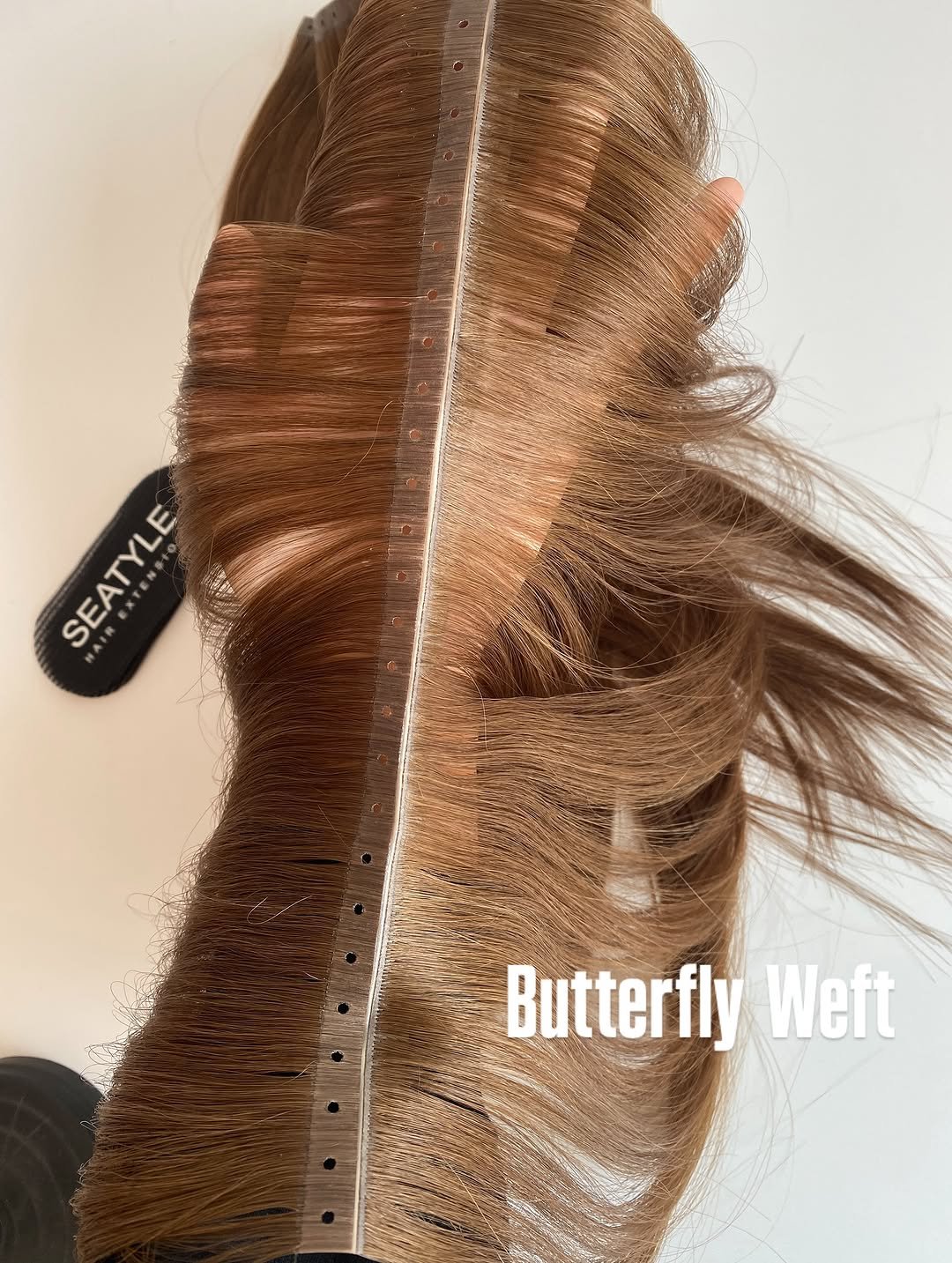 Photo by ℋ𝒶𝒾𝓇 ℯ𝓍𝓉ℯ𝓃𝓈𝒾ℴ𝓃𝓈 𝓂𝒶𝓃𝓊𝒻𝒶𝒸𝓉𝓊𝓇ℯ on November 19, 2025. May be an image of one or more people, blonde hair, butterfly, hair brush, hairpin, comb and text.