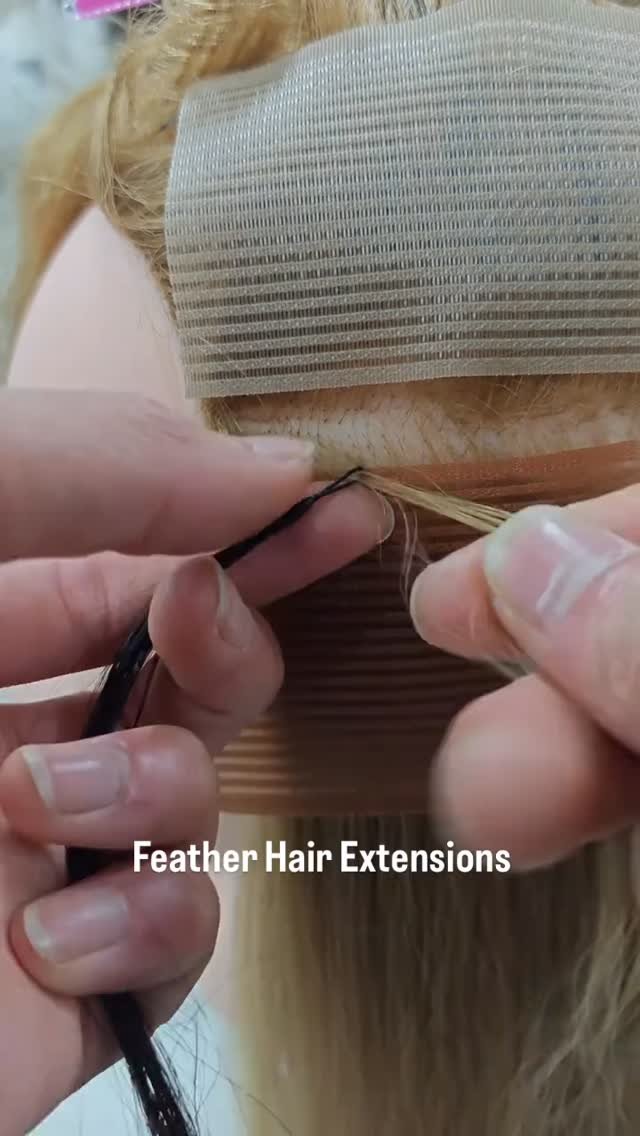 seatylextensions 게시물 이미지: Feather hair install

#featherhairextensions...