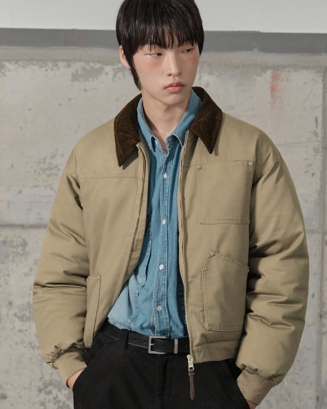 Photo by 세컨모놀로그 on October 20, 2025. May be an image of overcoat, goosedown coat and duffle coat.