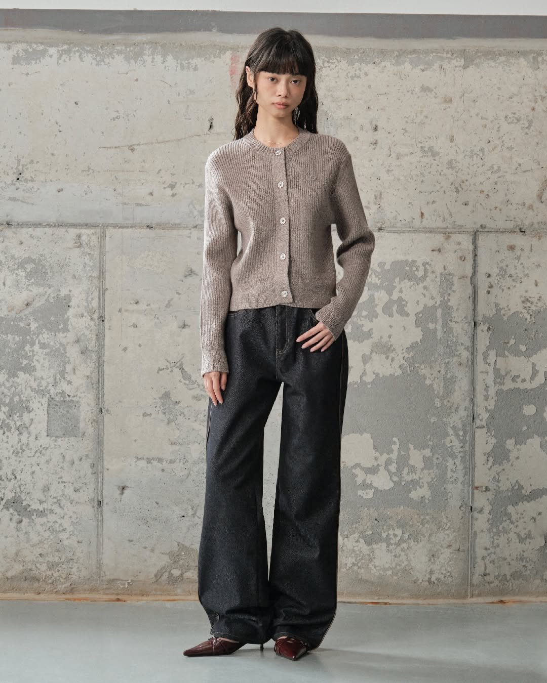 Photo by 세컨모놀로그 on September 18, 2025. May be an image of 1 person, knit, wool and text.