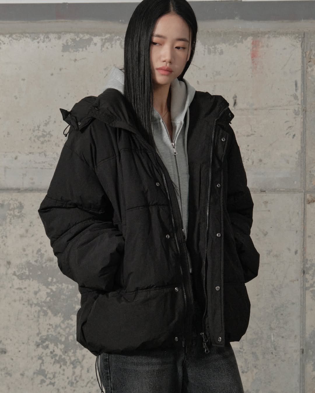 Photo by 세컨모놀로그 on October 27, 2025. May be an image of goosedown coat, duffle coat, fur coat and overcoat.