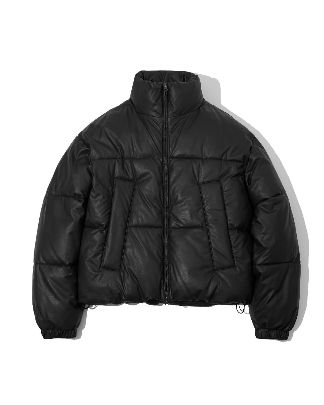 Photo by 세컨모놀로그 on November 20, 2025. May be an image of goosedown coat, fur coat, parka, flight jacket, fleece and text.