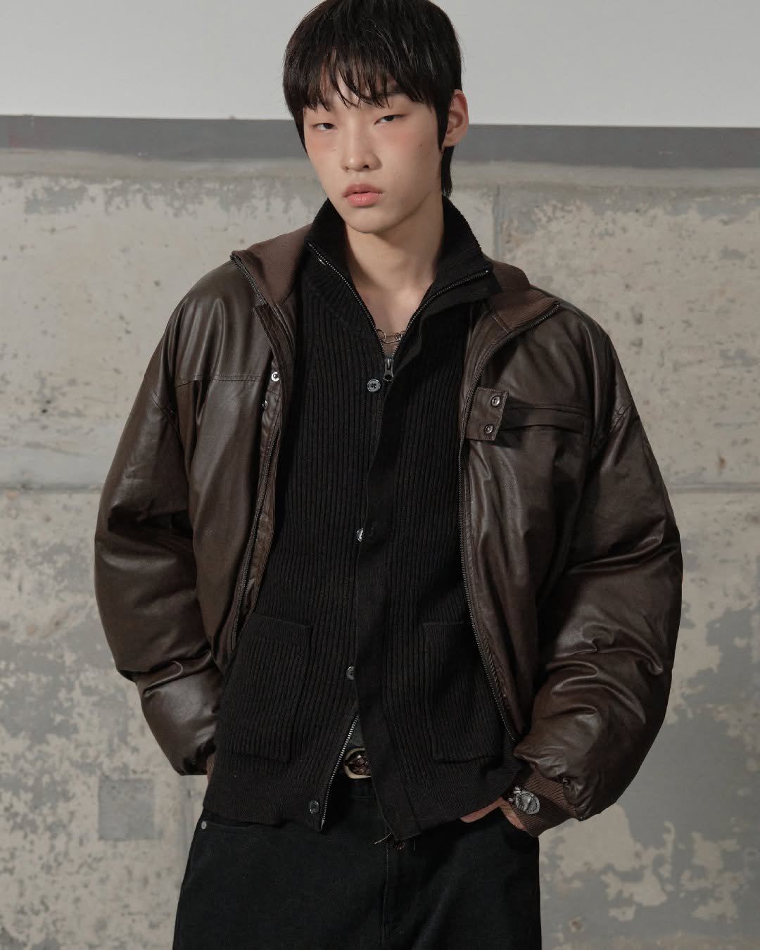 Photo by 세컨모놀로그 on October 27, 2025. May be an image of goosedown coat and duffle coat.