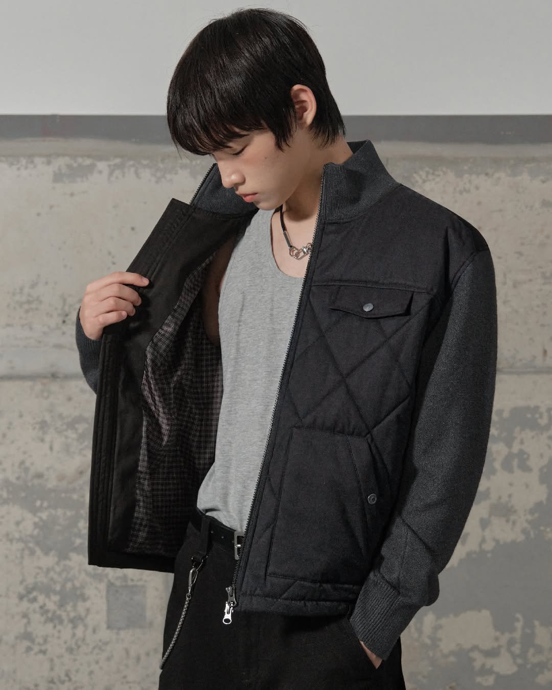 Photo by 세컨모놀로그 on September 29, 2025. May be an image of 1 person, goosedown coat, overcoat and duffle coat.