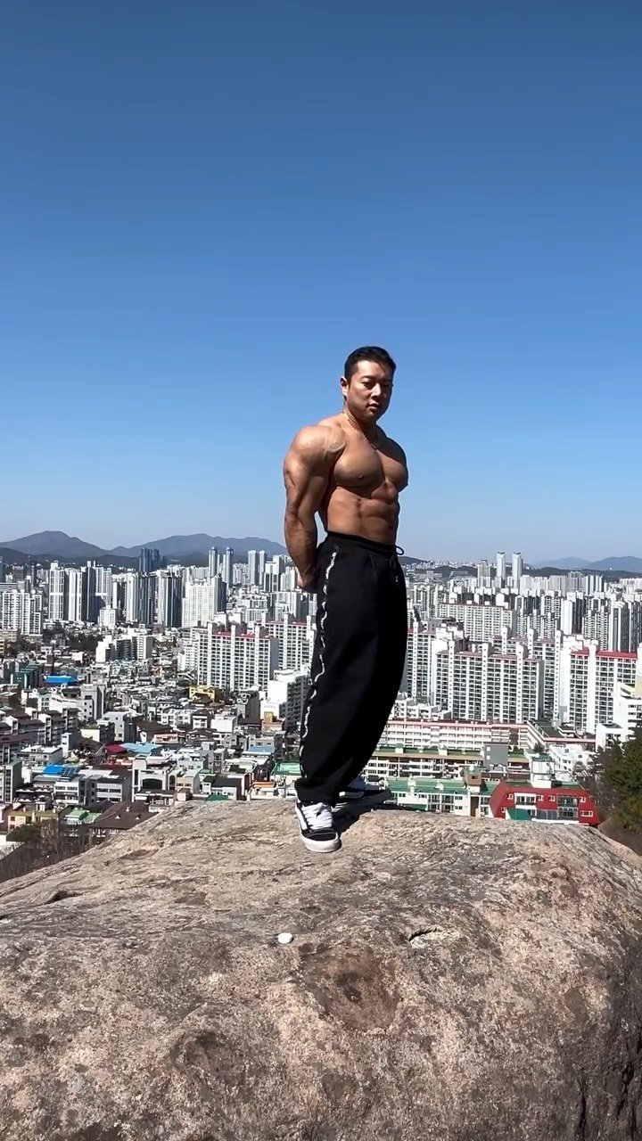 secret.builder_sunghun 게시물 이미지: 야외포징💪
밖에서 벗을정도 아니지만 비밀리에🤫

👕짐웨어 는 머스콜로...