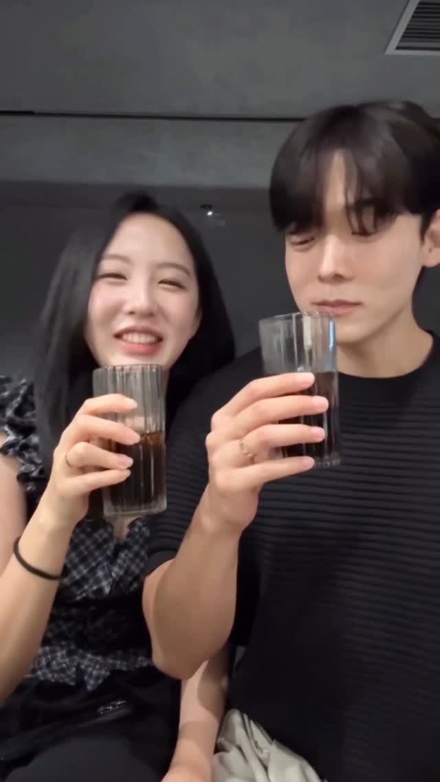 seeen.young 게시물 이미지: 진짜 이거 찍으려고 외식햇음
부끄러움은 우리몫이지만 릴스가 남앗다..🐮
다들 이거...