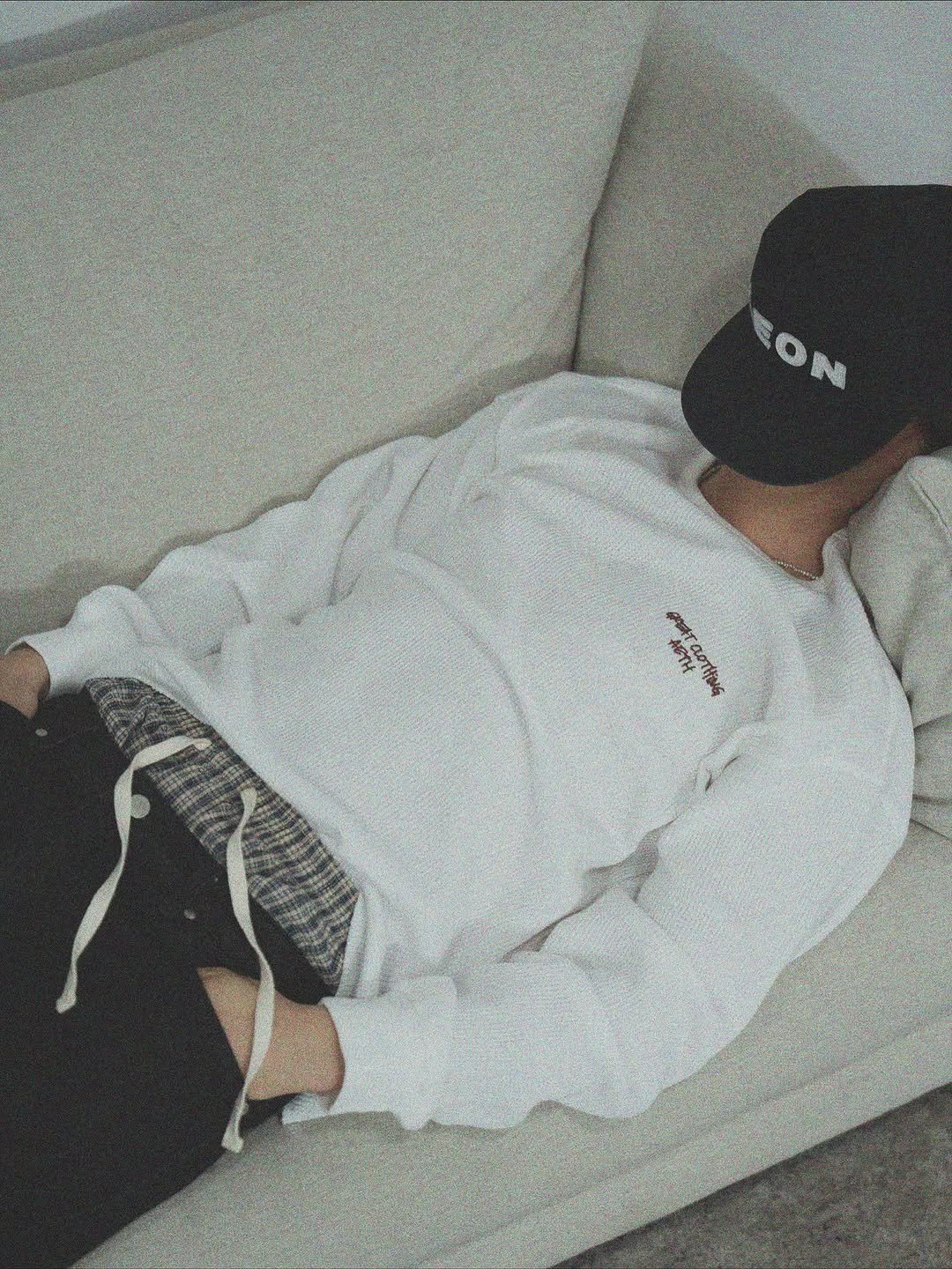 Photo by 심시티🦡 on October 12, 2025. May be an image of sweatpants, sweatshirt and text.