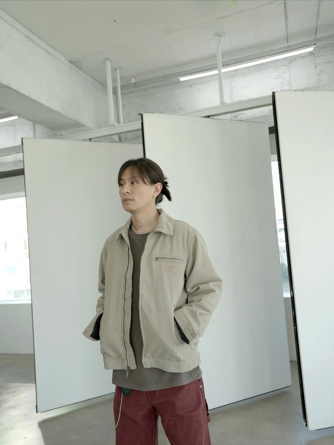 Photo shared by 심시티🦡 on October 12, 2025 tagging @dickies_korea. May be an image of duffle coat, jacket, parka and text.