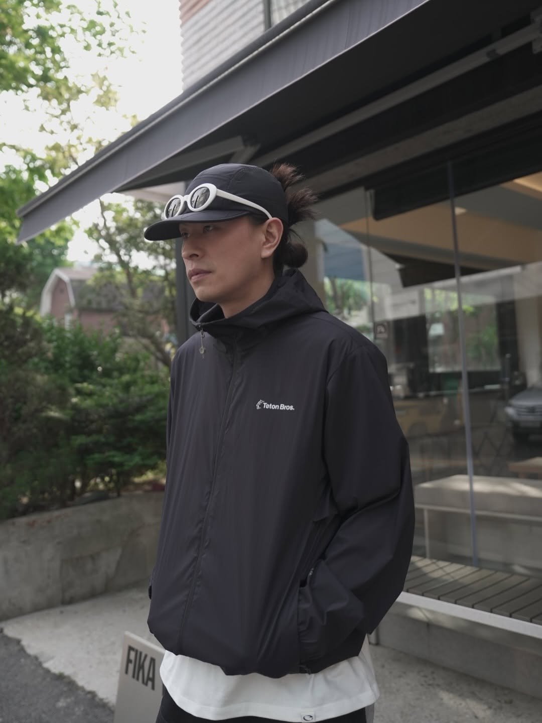 Photo shared by 심시티🦡 on May 30, 2025 tagging @tetonbros_korea. May be an image of fleece, sportswear, raincoat, parka and flight jacket.