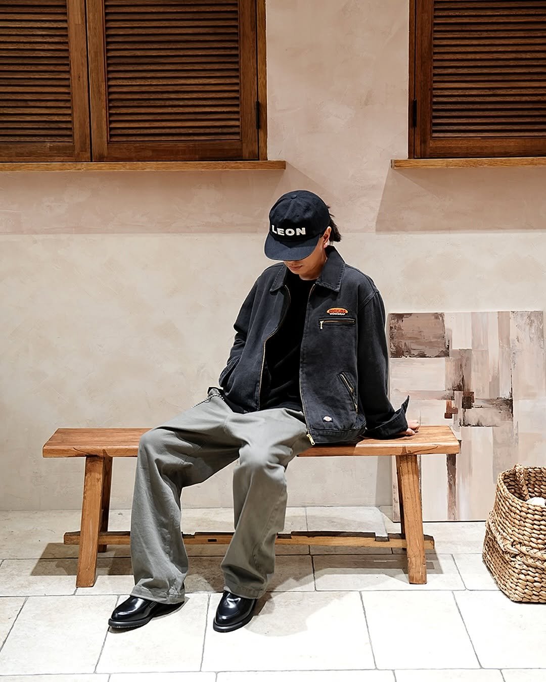 Photo by 심시티🦡 on October 17, 2025. May be an image of one or more people, duffle coat, wingtip shoes, sweatpants, bench, face mask and text.