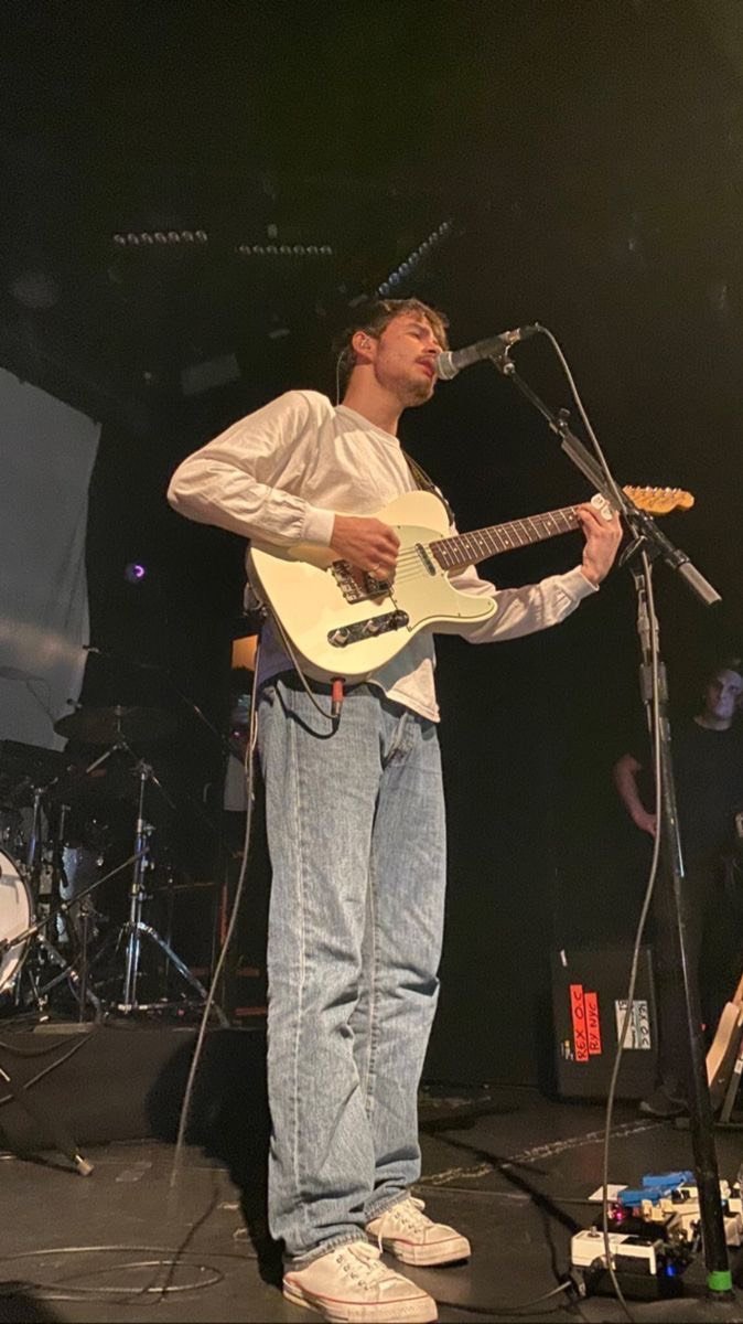 seesawboard 게시물 이미지: 🎙 Rex Orange County – ‘감정’을 연주하는 이름
Rex Orange...