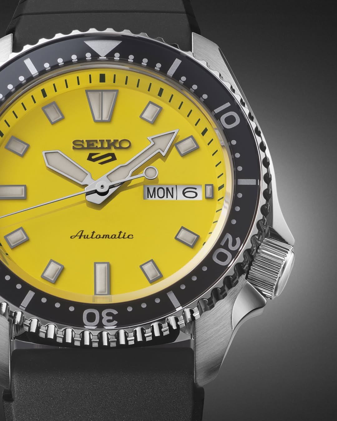 seikowatchusa 게시물 이미지: Seiko 5 Sports 🟡⚫
-
✔️ Vibrant yellow dial...
