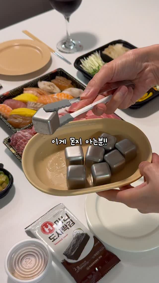 selly__home 게시물 이미지: 이게 진짜 여름의 맛이죠! 🧊☀️

1. 아이스큐브🧊 
여름에 얼음 넣으면 금방...