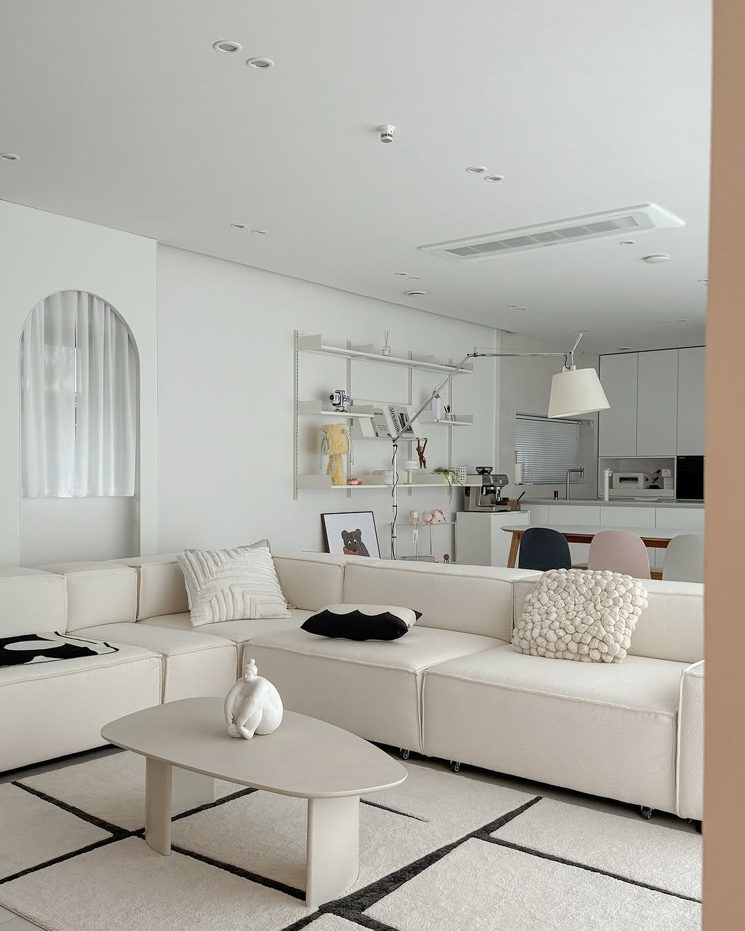 Photo by 샐리 | 셀프 인테리어 on March 08, 2025.