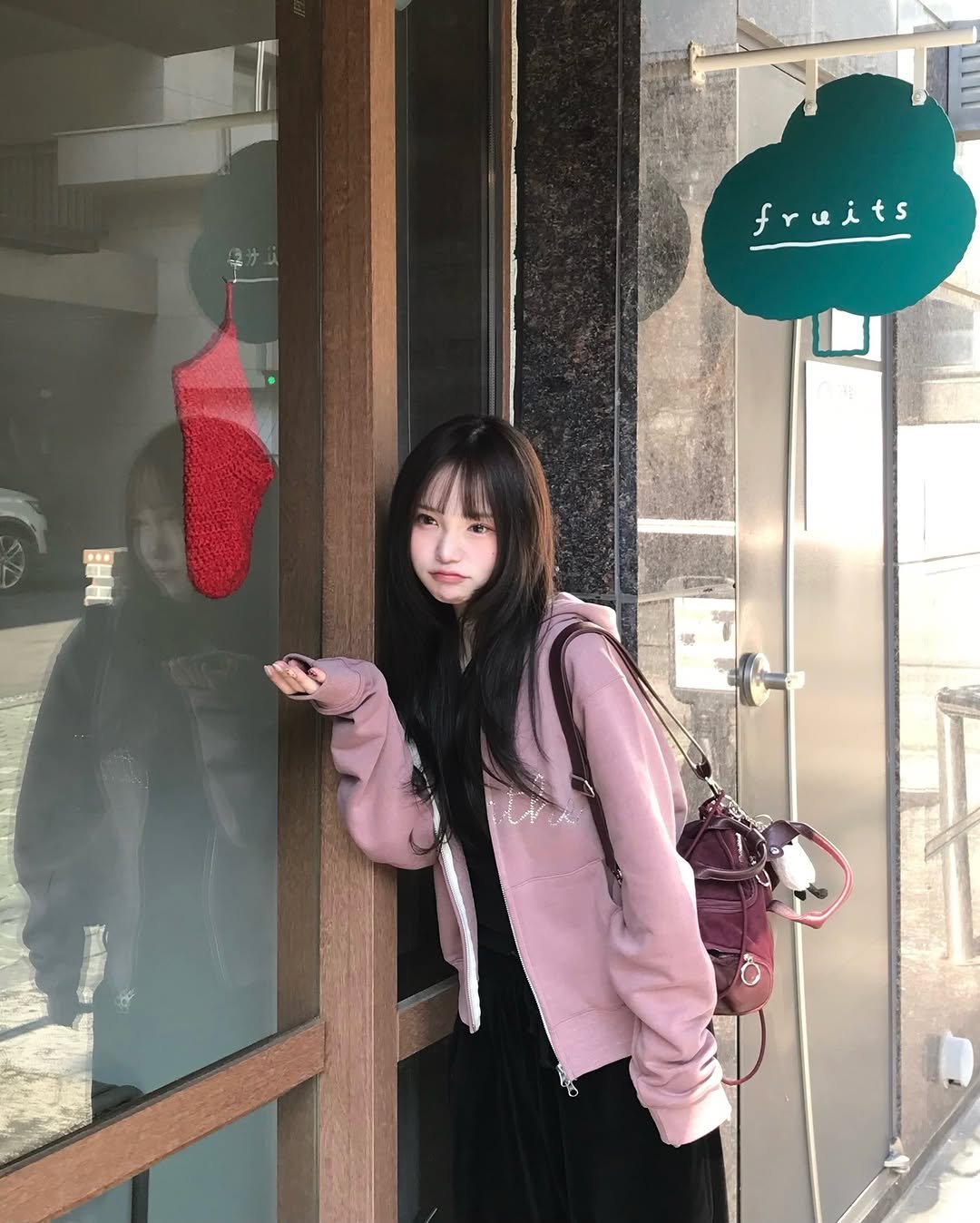 Photo shared by 세니 on December 10, 2025 tagging @mimthewardrobe. May be an image of one or more people, hair, duffle coat, parka and text that says 'freits'.