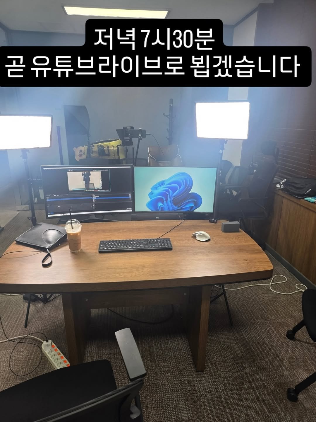 senny_park 게시물 이미지: https://open.kakao.com/o/gfDVdNs
단복방으로 어서...