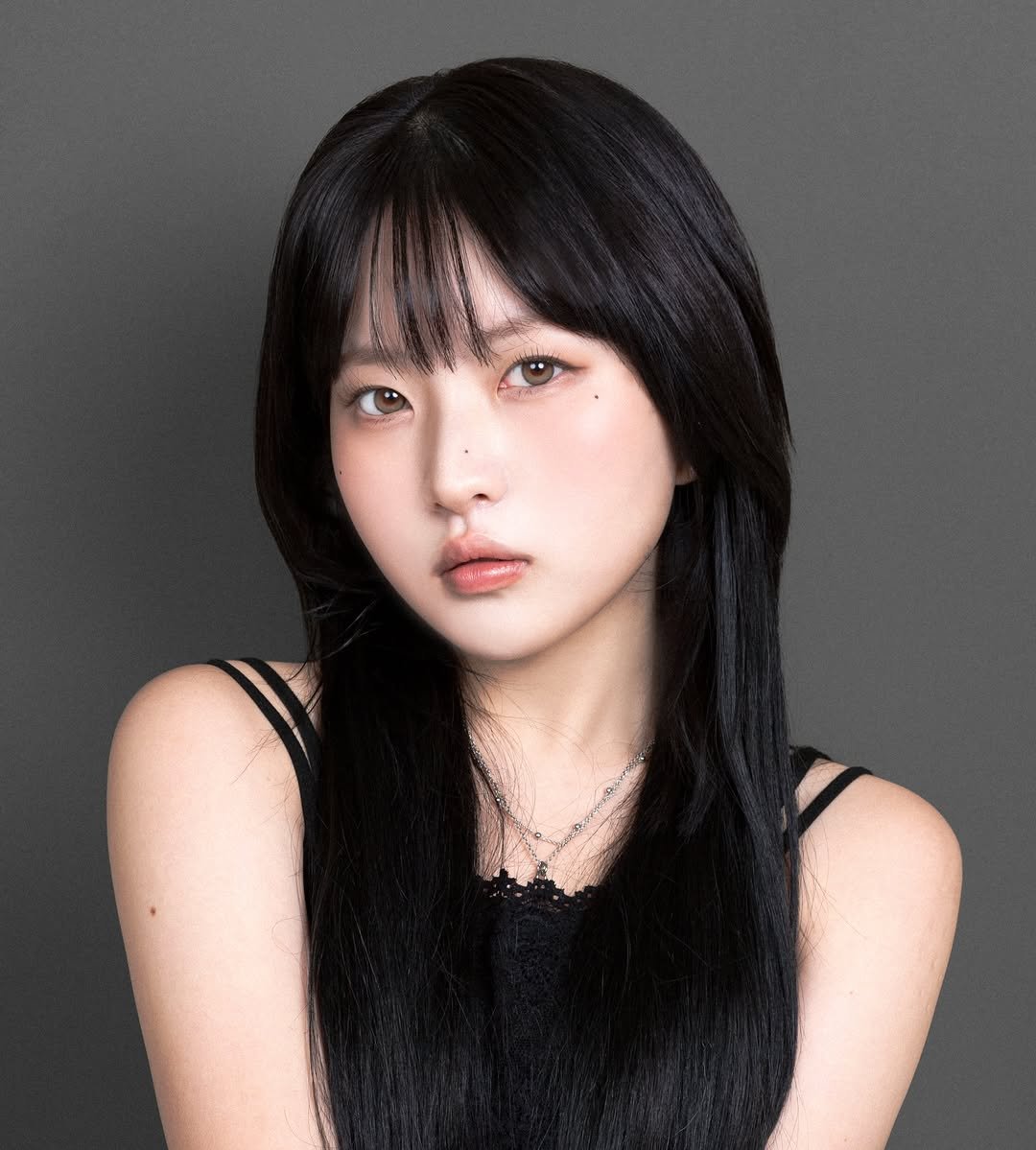 Photo by 김남희 강남증명사진 강남사진관 강남여권사진 on January 02, 2026. May be an image of one or more people, hair, makeup and text.