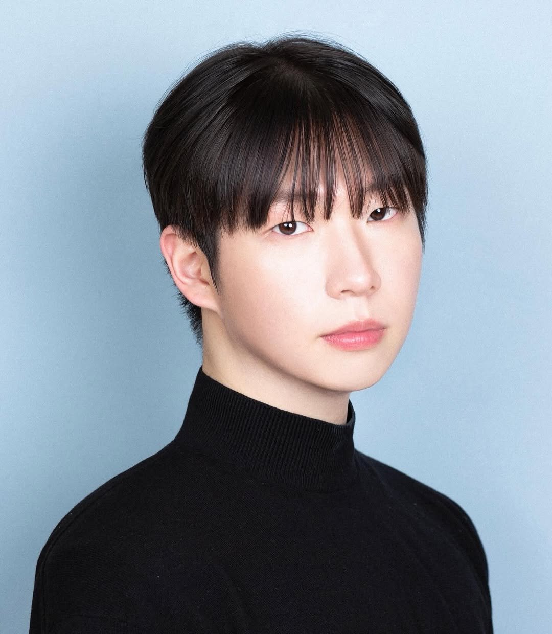 Photo shared by 김 남희 on January 06, 2026 tagging @sensibility0624. May be an image of one or more people, bangs and text.