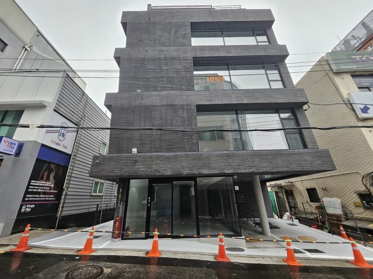 Photo by 김 남희 on November 21, 2025. May be an image of buildings and text.