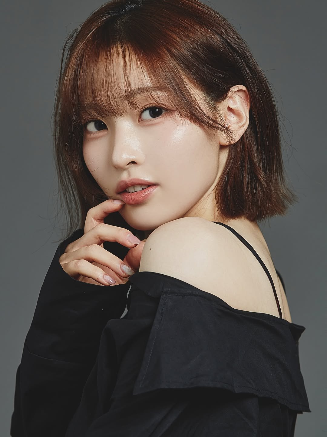Photo by 김 남희 on July 20, 2025. May be a closeup of 1 person, hair, makeup and text.